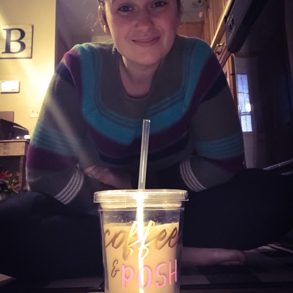 Meet your Posher, Alicia